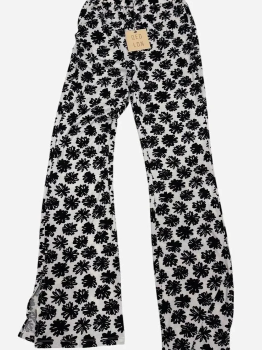 QED London Black and white floral print high-waisted straight-leg trousers - Picture 2 of 5